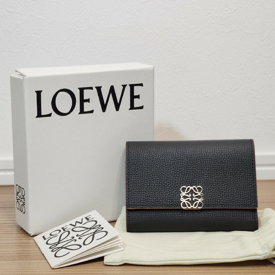LOEWE(ロエベ)の極美品 ロエベ アナグラム バーティカルウォレット スモール 折り財布 レディースのファッション小物(財布)の商品写真
