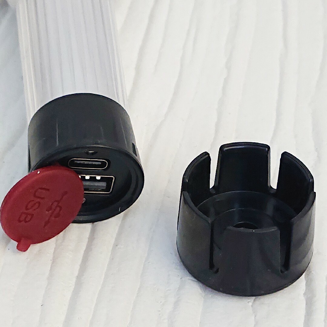 LEDライト キャンプランタン 懐中電灯 USB充電式 超軽量 アウトドア 防災 スポーツ/アウトドアのアウトドア(ライト/ランタン)の商品写真