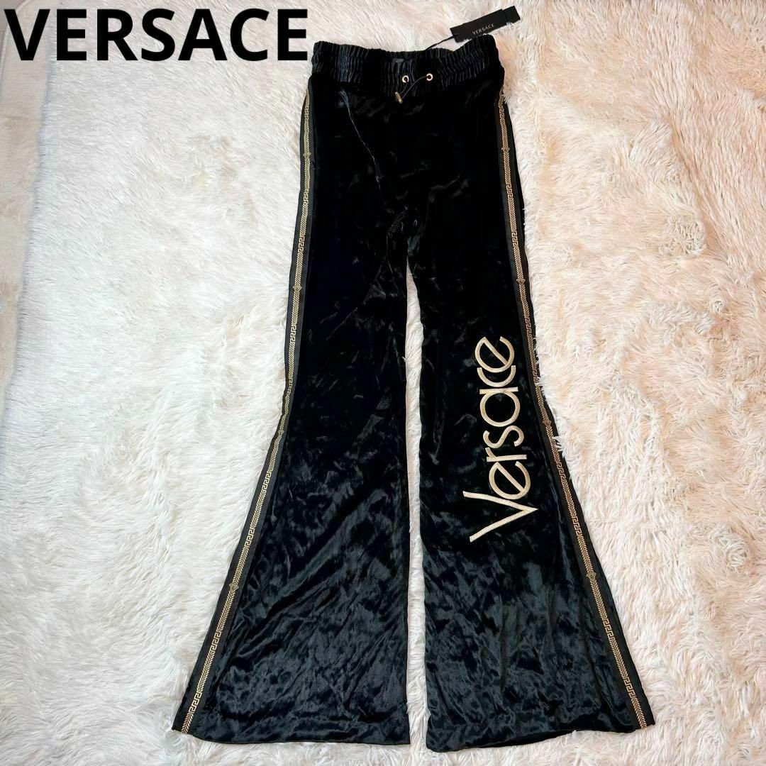 VERSACE(ヴェルサーチ)のタグ付 VERSACE 定価15.5万 シルクベロアフレアサイドラインパンツ 黒 メンズのパンツ(その他)の商品写真