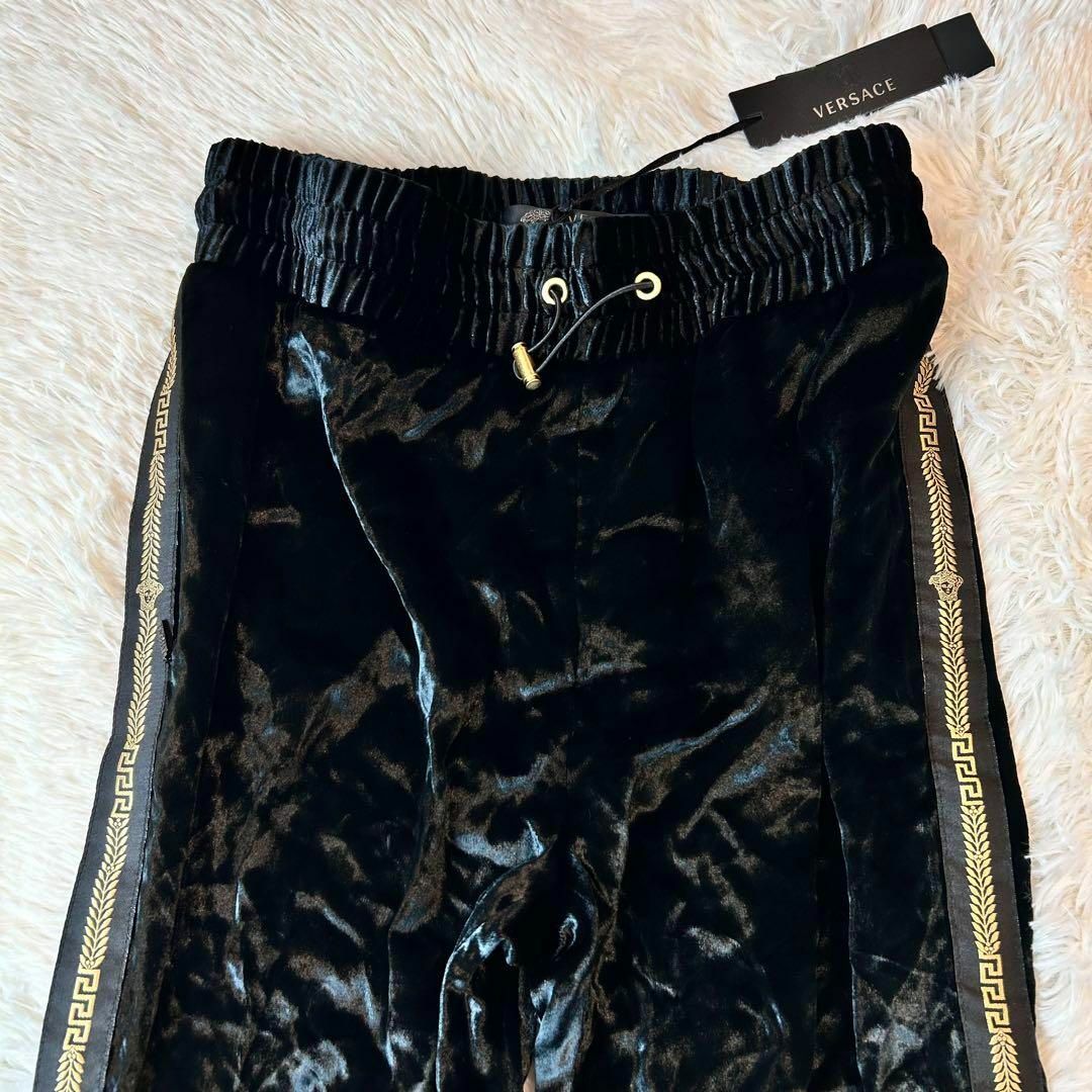 タグ付 VERSACE 定価15.5万 シルクベロアフレアサイドラインパンツ 黒 タグ付 VERSACE 定価15.5万 シルクベロアフレアサイドラインパンツ 黒