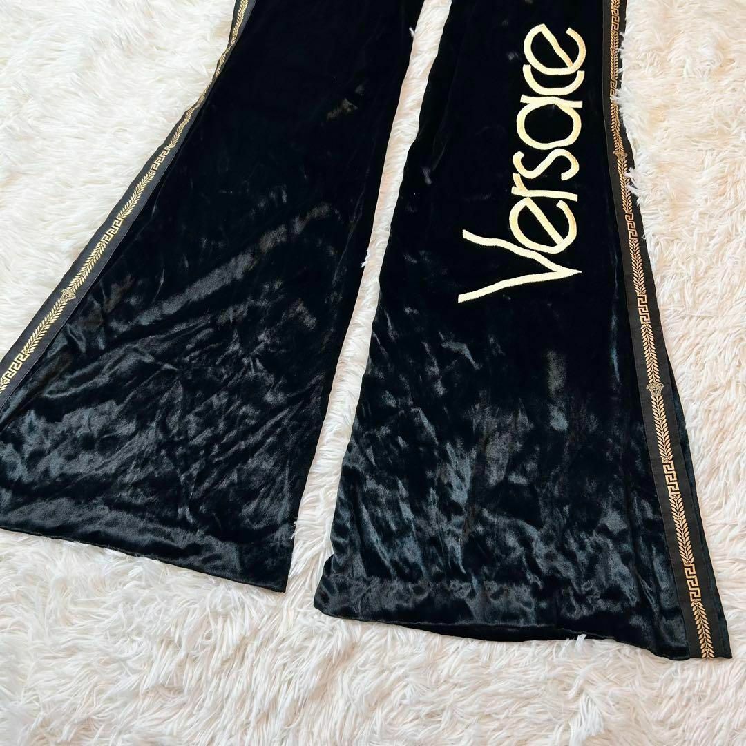 タグ付 VERSACE 定価15.5万 シルクベロアフレアサイドラインパンツ 黒 タグ付 VERSACE 定価15.5万 シルクベロアフレアサイドラインパンツ 黒