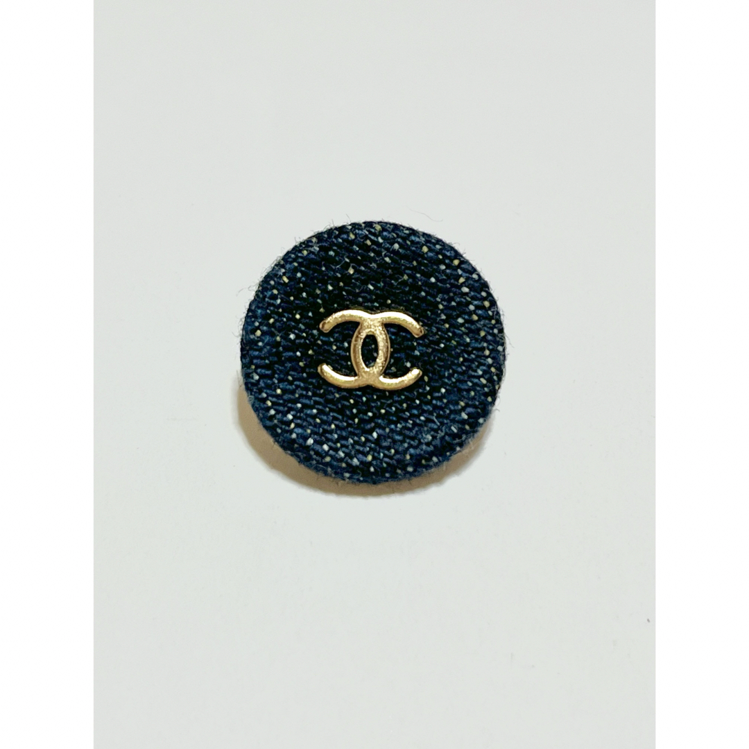 CHANEL(シャネル)のシャネルボタン　デニム　レア レディースのアクセサリー(その他)の商品写真