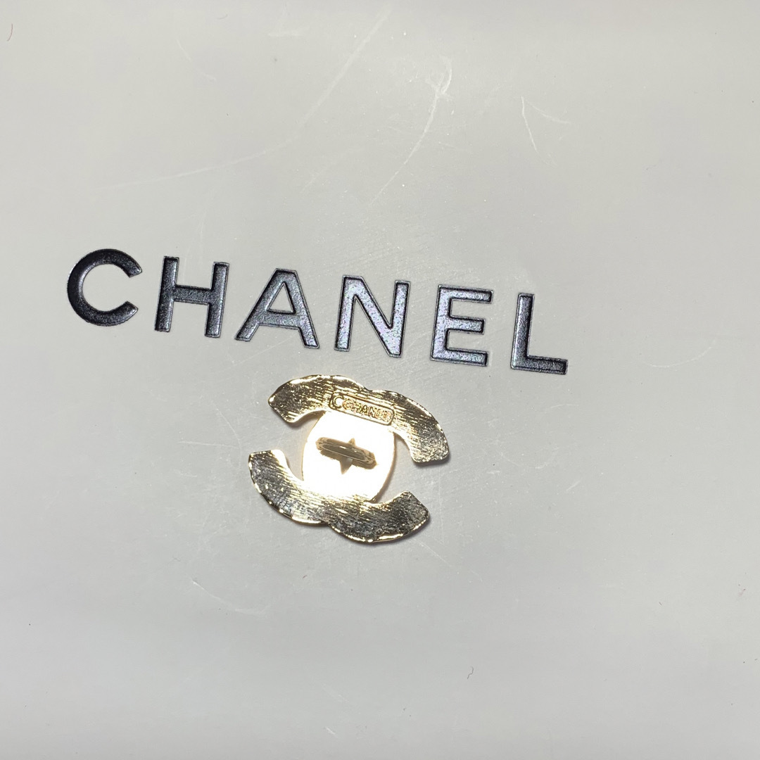 CHANEL(シャネル)のシャネル　ボタン　訳ありセール ハンドメイドの素材/材料(各種パーツ)の商品写真