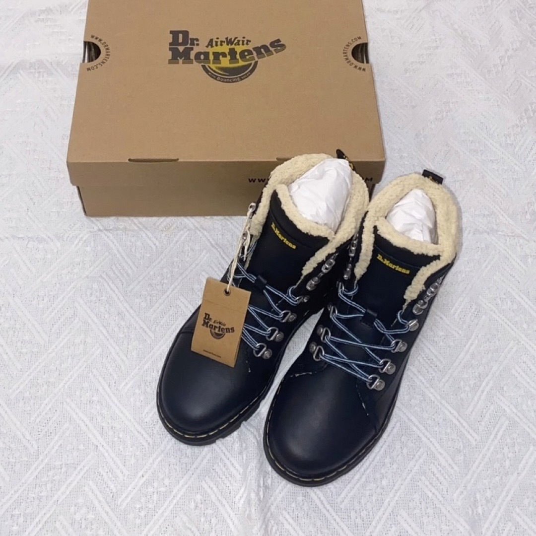 Dr.Martens(ドクターマーチン)の【新品 US6】Dr.Martens ファー付きブーツ レディースの靴/シューズ(ブーツ)の商品写真