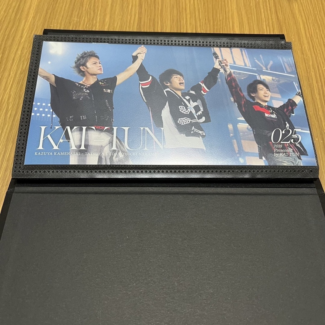 KAT-TUN(カトゥーン)のKAT-TUN 会報フォルダ CAST① エンタメ/ホビーのタレントグッズ(アイドルグッズ)の商品写真