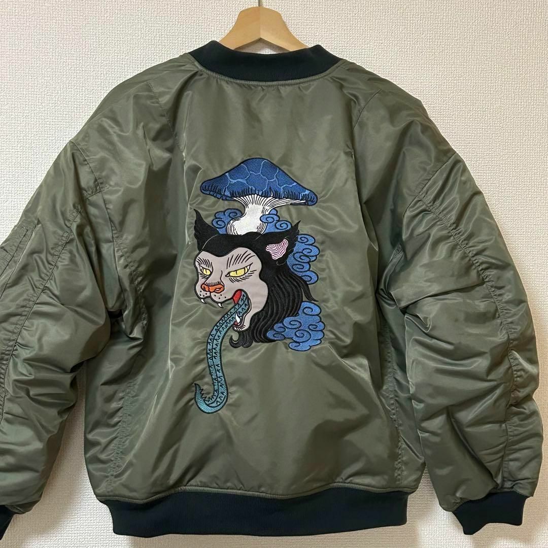 Design Tshirts Store graniph(グラニフ)のグラニフ　猫舌茸　石黒亜矢子コラボ　MA-1　ジャケット　Lサイズ メンズのジャケット/アウター(フライトジャケット)の商品写真