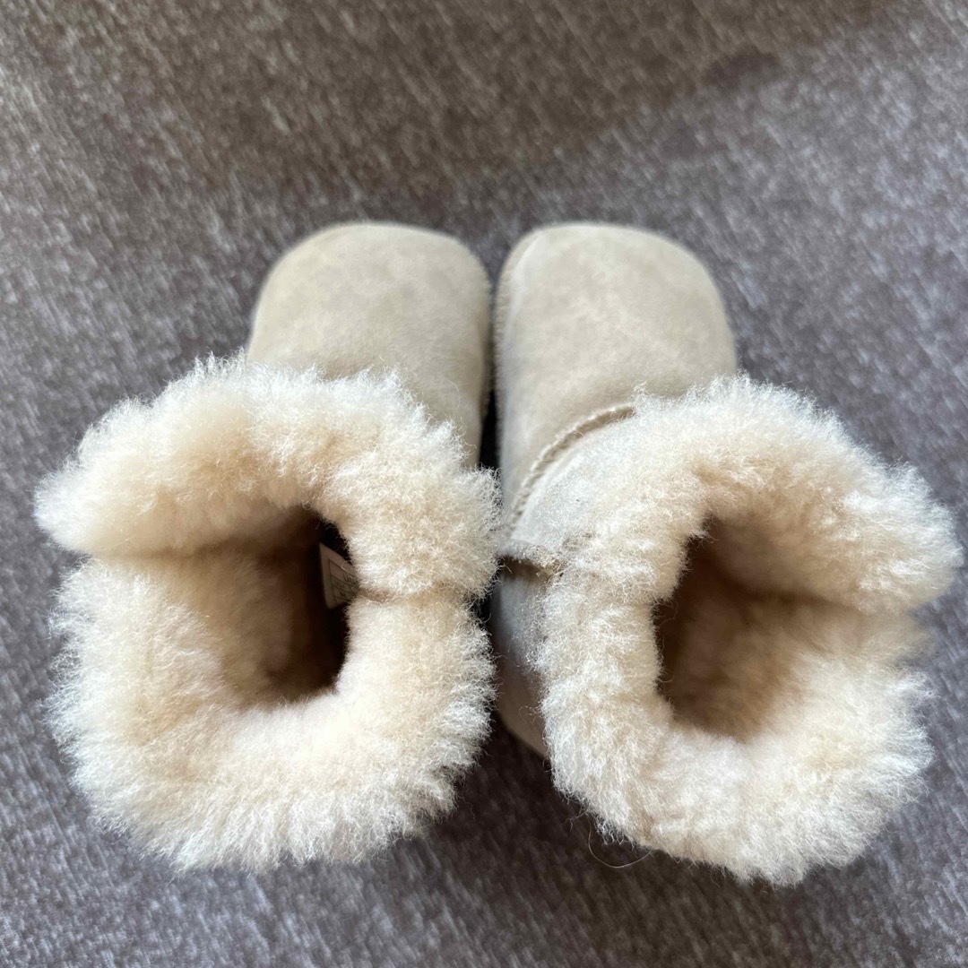 UGG(アグ)のUGG ベビームートン　M12.5 キッズ/ベビー/マタニティのベビー靴/シューズ(~14cm)(ブーツ)の商品写真