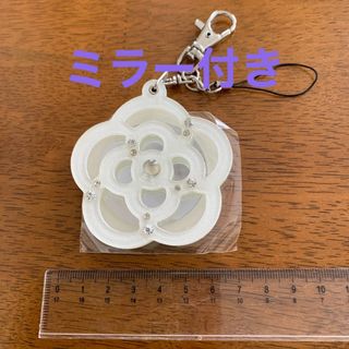 クレイサス(CLATHAS)のミラー付きお花のキーホルダー(キーホルダー)