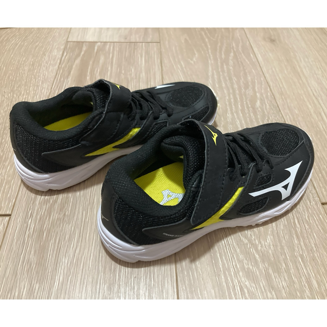 MIZUNO(ミズノ)のミズノスニーカー キッズ/ベビー/マタニティのキッズ靴/シューズ(15cm~)(スニーカー)の商品写真