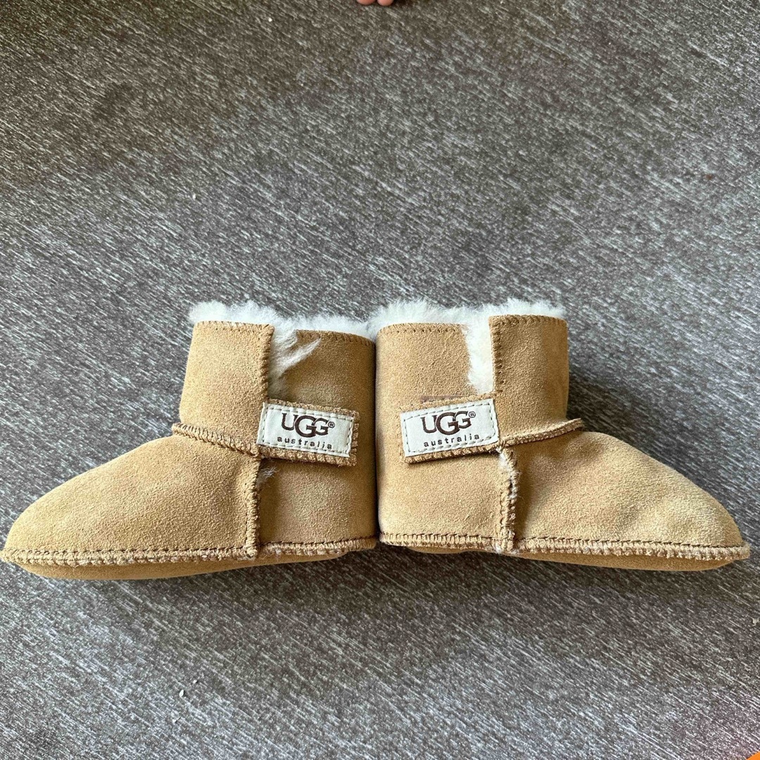 UGG(アグ)のUGG ベビームートン　L（14.5） キッズ/ベビー/マタニティのベビー靴/シューズ(~14cm)(ブーツ)の商品写真