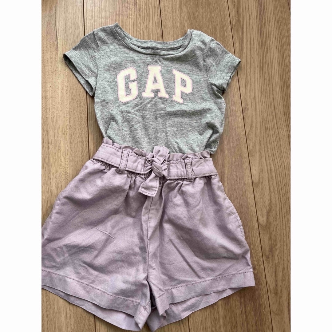 babyGAP(ベビーギャップ)のcham様　　　GAP  Tシャツ　90 キッズ/ベビー/マタニティのキッズ服女の子用(90cm~)(Tシャツ/カットソー)の商品写真