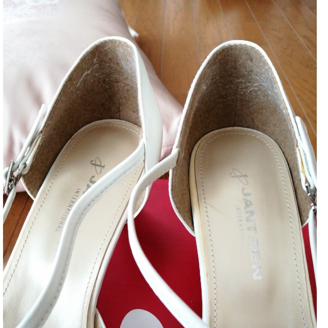 セレモニーパンプス　オフホワイト　23.5 レディースの靴/シューズ(ハイヒール/パンプス)の商品写真