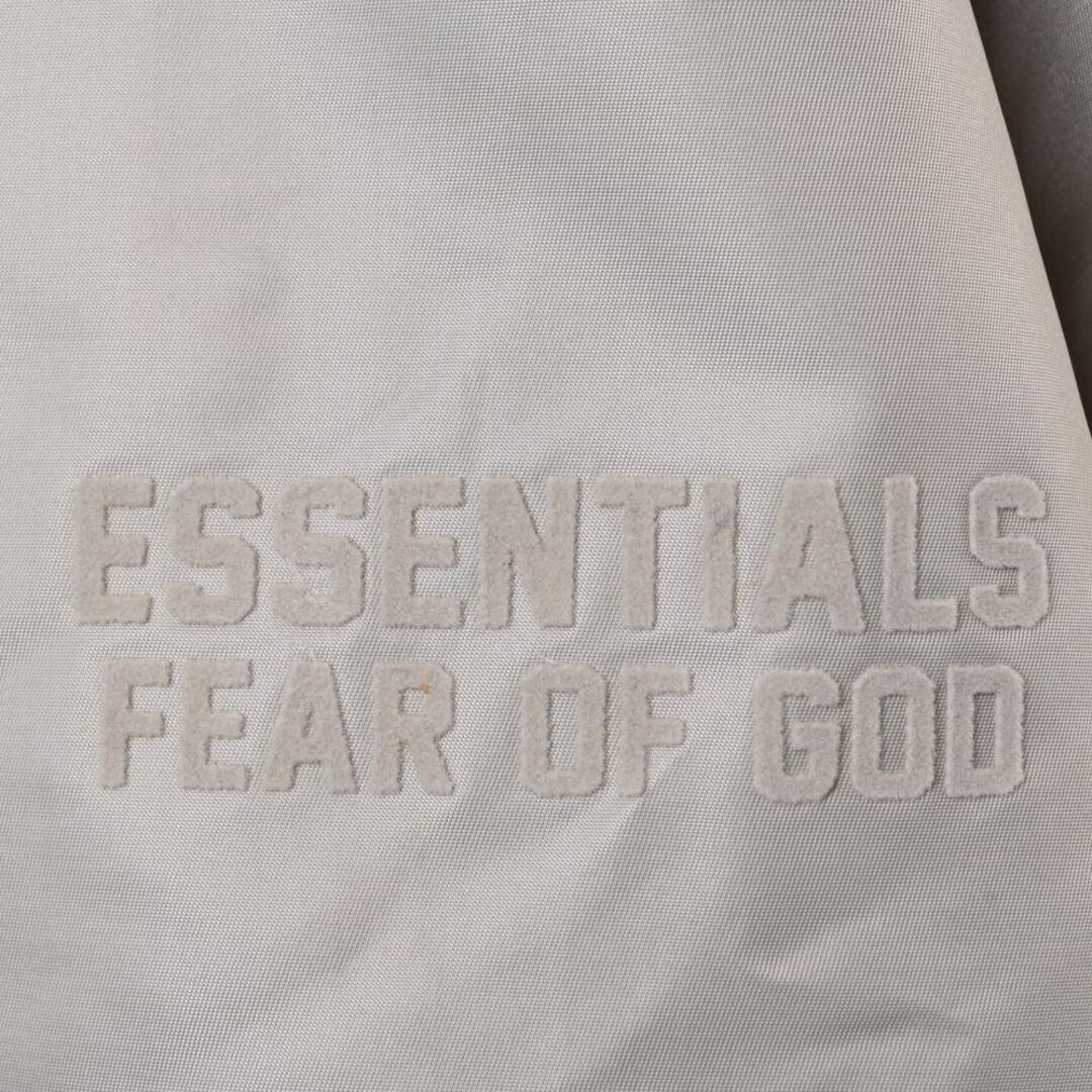 FEAR OF GOD(フィアオブゴッド)のFear of God ESSENTIALS  ロゴ S/S コーチジャケット メンズのジャケット/アウター(ブルゾン)の商品写真