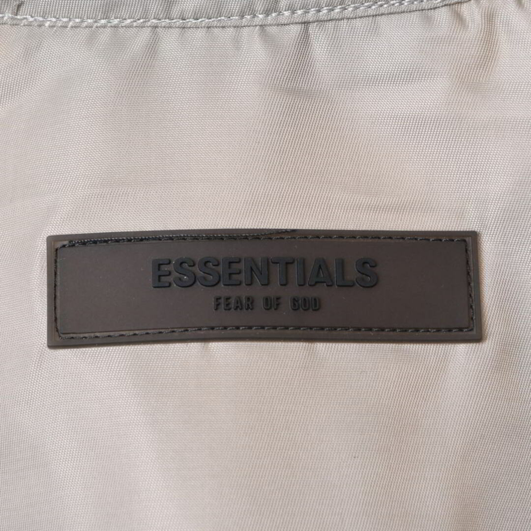 FEAR OF GOD(フィアオブゴッド)のFear of God ESSENTIALS  ロゴ S/S コーチジャケット メンズのジャケット/アウター(ブルゾン)の商品写真