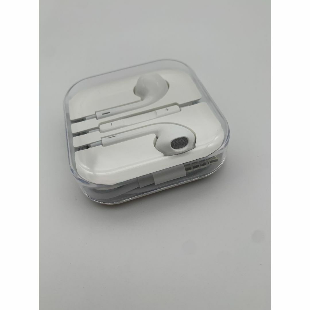 Apple(アップル)のアップル純正イヤホン EarPods with 3.5 mm Headphone スマホ/家電/カメラのオーディオ機器(ヘッドフォン/イヤフォン)の商品写真