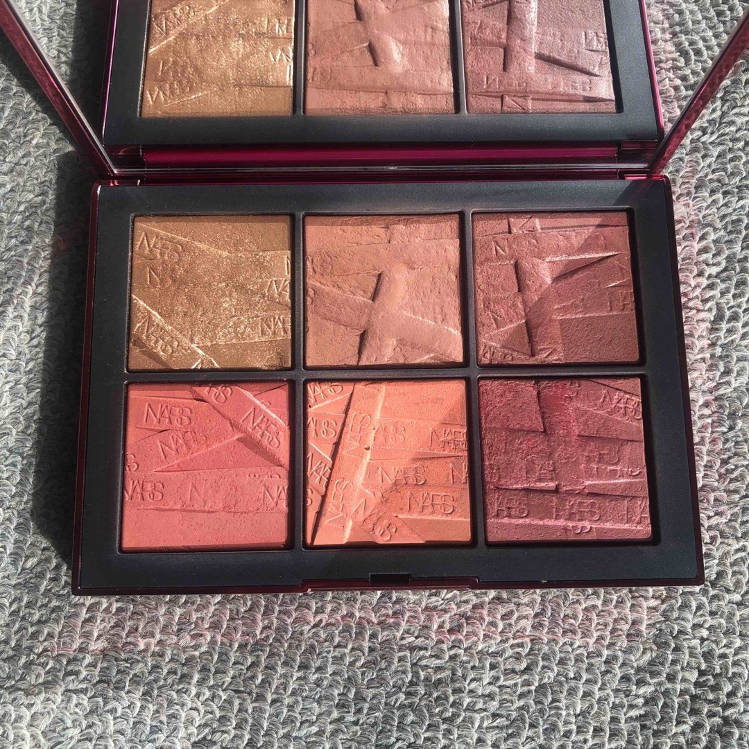 NARS(ナーズ)のNARS☆チークパレット限定品！ コスメ/美容のベースメイク/化粧品(チーク)の商品写真