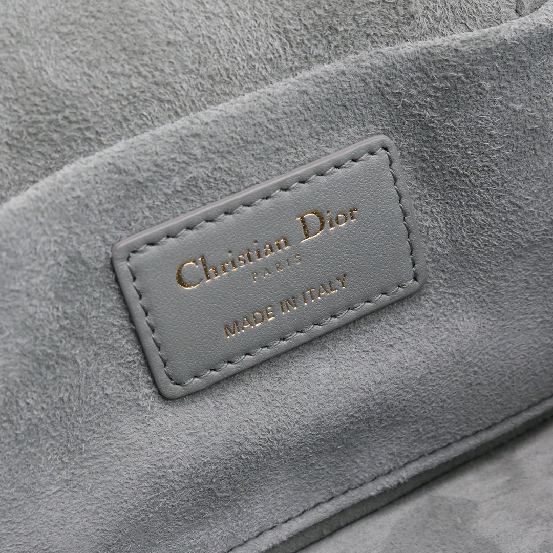 Christian Dior(クリスチャンディオール)のクリスチャンディオール スモール ヴァニティ ディオールトラベル S5488UNTR_M41G バニティ-バッグ レディースのバッグ(その他)の商品写真