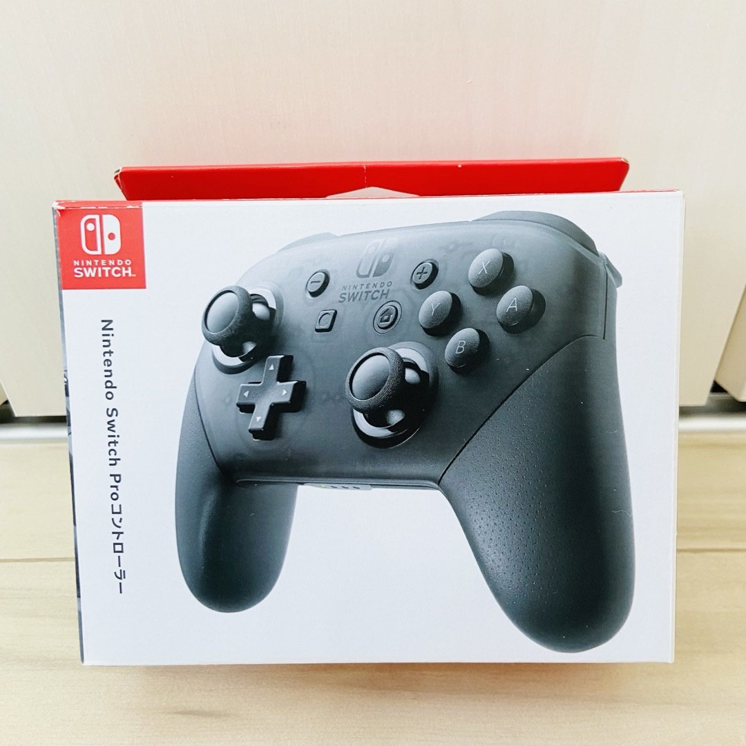 Nintendo Switch(ニンテンドースイッチ)の【動作確認済み】任天堂Switch プロコン　コントローラー　充電コード付き エンタメ/ホビーのゲームソフト/ゲーム機本体(その他)の商品写真