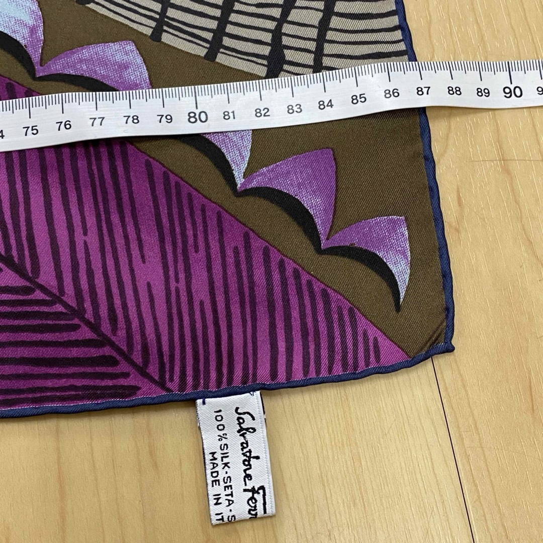 箱付き サルヴァトーレフェラガモ スカーフ 孔雀? no.24 箱付き サルヴァトーレフェラガモ スカーフ 孔雀? no.24