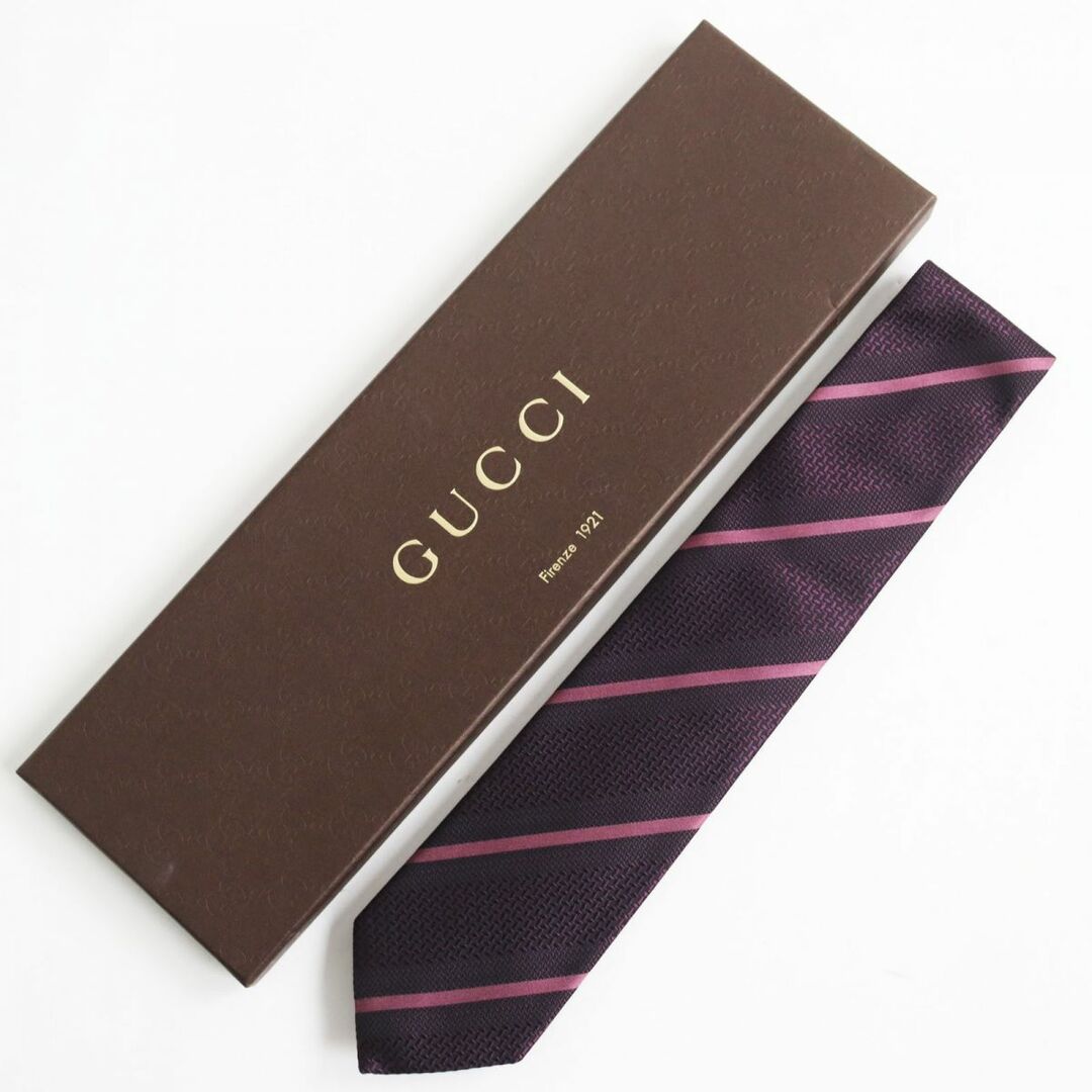 Gucci(グッチ)の未使用品●GUCCI グッチ シルク100％ レジメンタルストライプ柄 ネクタイ パープル系×ピンク イタリア製 メンズ ビジネスおすすめ◎ メンズのファッション小物(ネクタイ)の商品写真