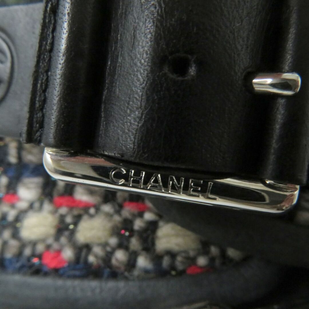 CHANEL(シャネル)の美品☆シャネル G30155 ココマーク付き ツイード×レザー ショートブーツ/エンジニアブーツ ブラック×マルチカラー 36 伊製 レディース♪ メンズの靴/シューズ(ブーツ)の商品写真