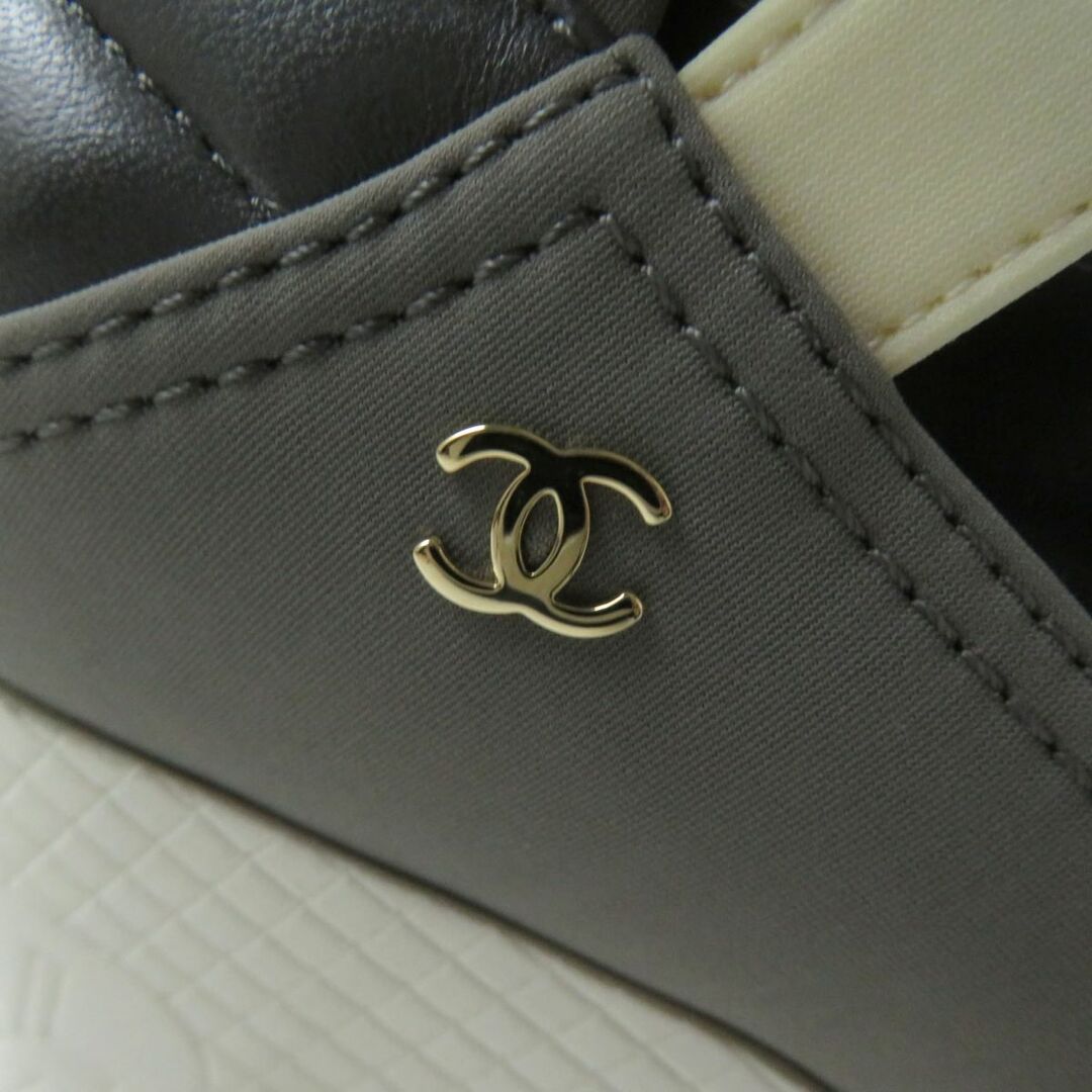 CHANEL(シャネル)の美品☆CHANEL シャネル G35284 ロゴ刻印・ココマーク付き 異素材 ウェッジソール ショートブーツ ブラック×ホワイト 37 1/2C イタリア製 レディースの靴/シューズ(ブーツ)の商品写真