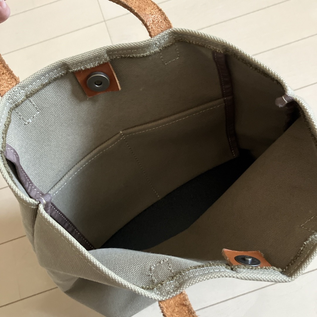 Kii工房　キャンバス×レザーのハンドバッグカーキ色トートバッグ レディースのバッグ(トートバッグ)の商品写真