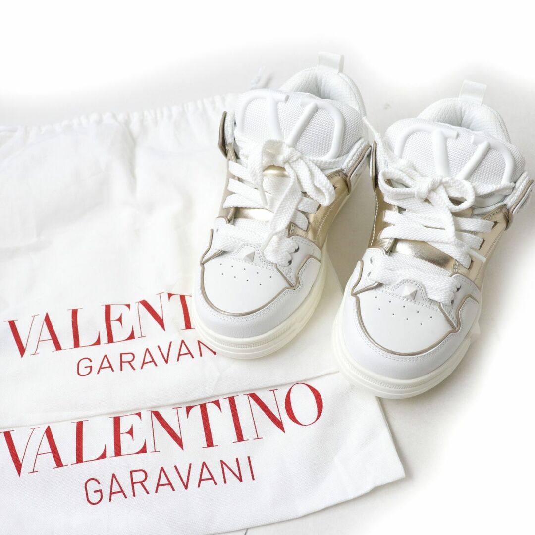 valentino garavani(ヴァレンティノガラヴァーニ)の未使用品☆定価126500円 ヴァレンティノ ガラヴァーニ オープンスケート メタリックバンド カーフスキン スニーカー 白 36 1/2 伊製 保袋付 レディースの靴/シューズ(スニーカー)の商品写真