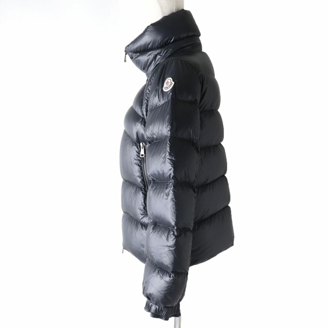 MONCLER(モンクレール)の美品☆正規品 MONCLER モンクレール 22SS AUBERT ロゴワッペン付 スタンドカラー ZIP UP ダウンジャケット ブラック 00 レディース レディースのジャケット/アウター(ダウンジャケット)の商品写真