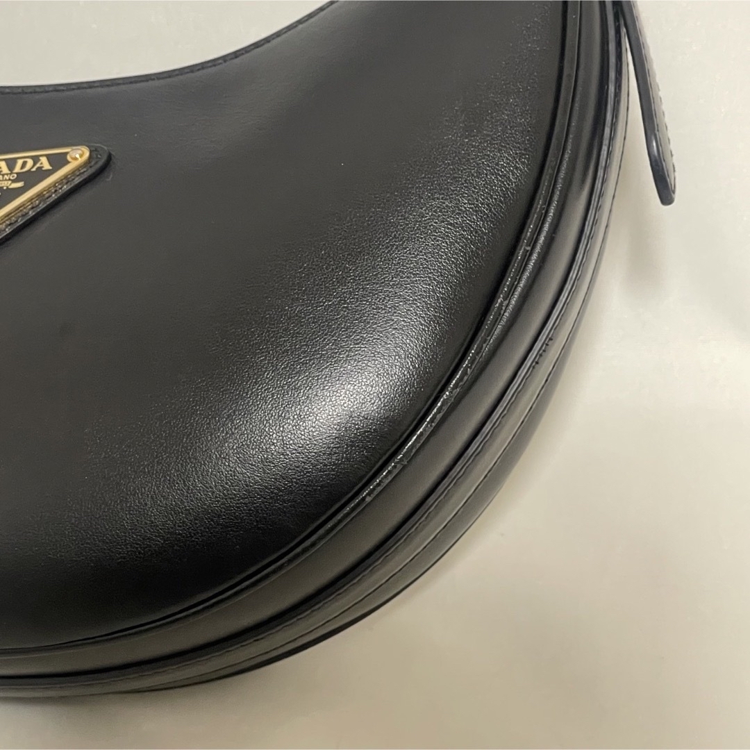 PRADA(プラダ)の プラダ アーケ Re-Nylon xブラッシュドレザー ショルダーバッグ レディースのバッグ(ショルダーバッグ)の商品写真