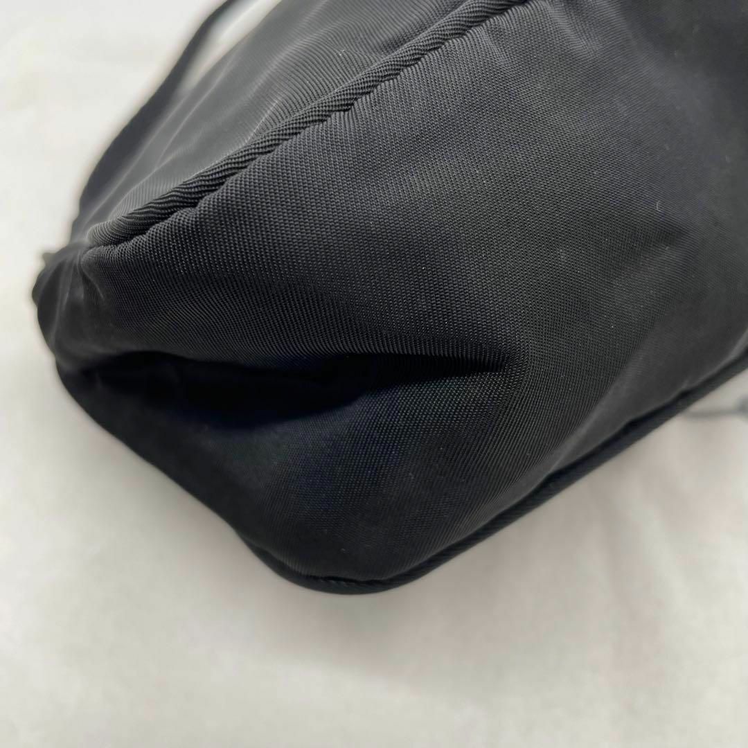 PRADA(プラダ)の61 美品　プラダ　ハンドバッグ　ポーチ　ミニバッグ　白タグ　三角ロゴ　ナイロン レディースのバッグ(ハンドバッグ)の商品写真
