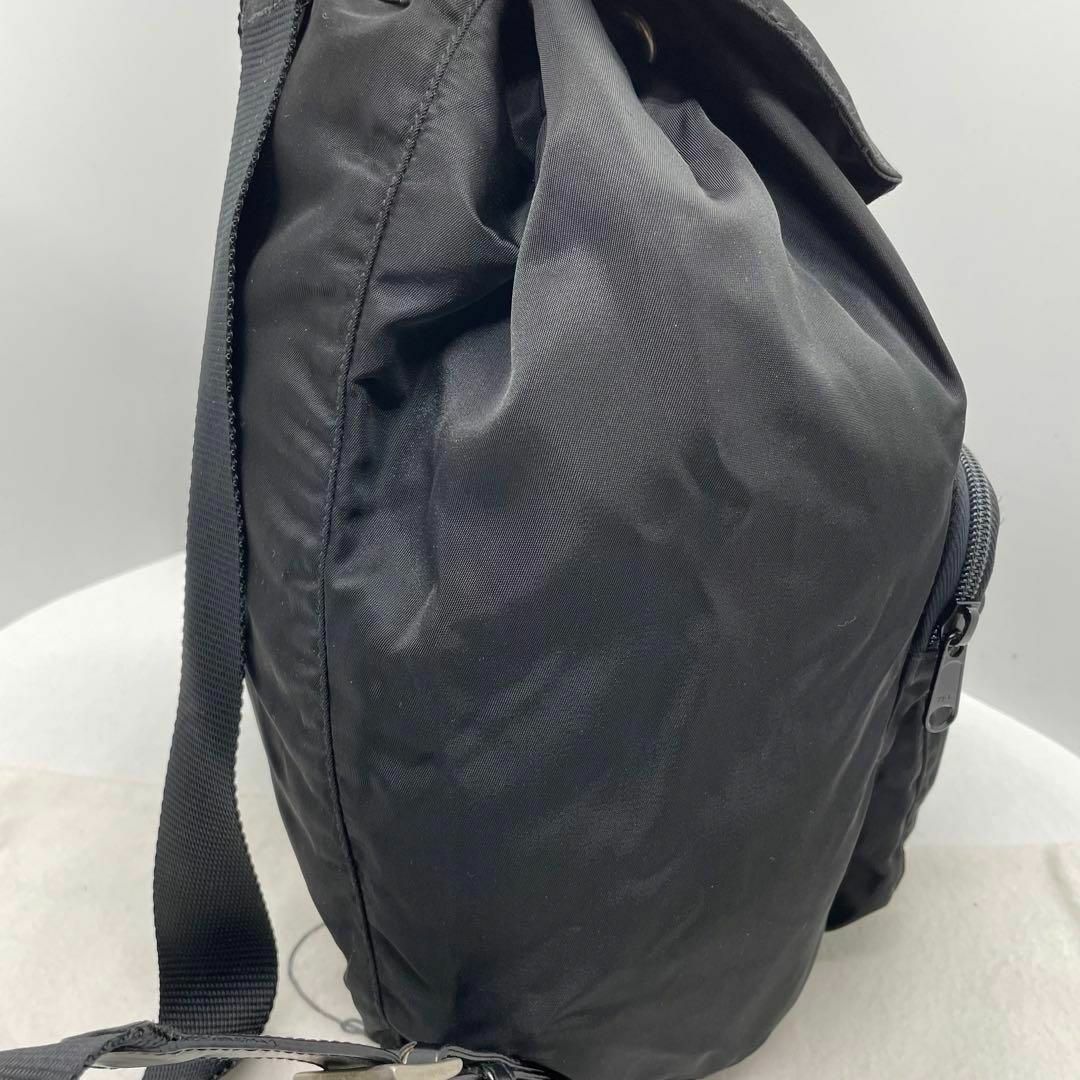 PRADA(プラダ)の62 美品　プラダ　バッグパック　リュック　巾着　ナイロン　白タグ　三角ロゴ レディースのバッグ(リュック/バックパック)の商品写真