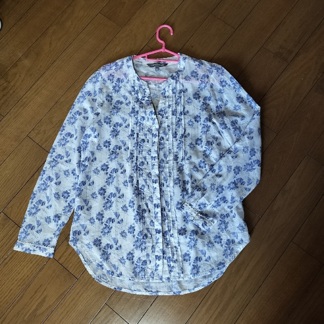 LAURA ASHLEY(ローラアシュレイ)のローラアシュレイ花柄ブラウス レディースのトップス(シャツ/ブラウス(長袖/七分))の商品写真