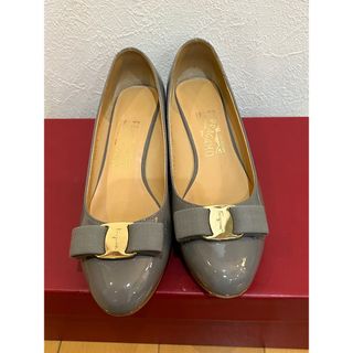 サルヴァトーレフェラガモ(Salvatore Ferragamo)のフェラガモ  ヴァラ　美品(ハイヒール/パンプス)