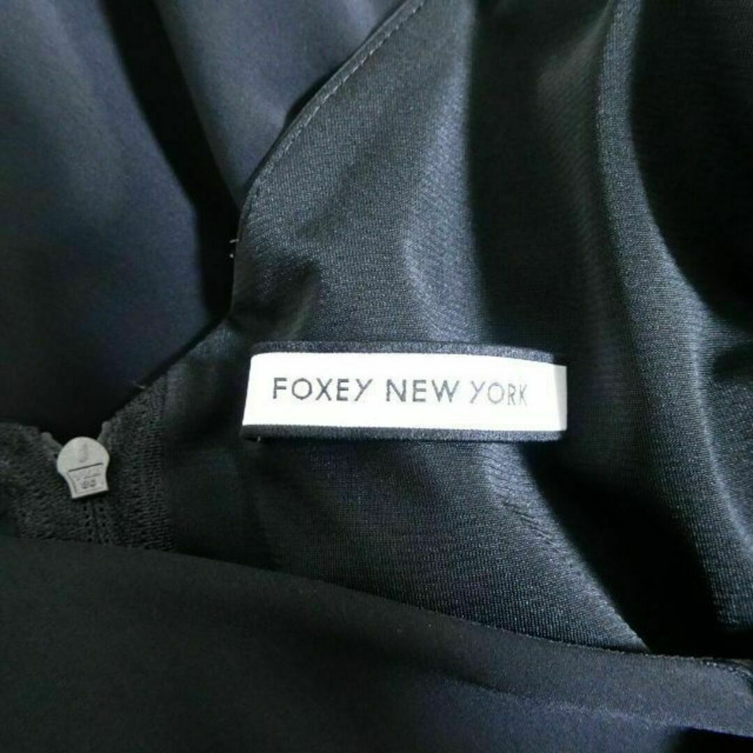 FOXEY NEW YORK(フォクシーニューヨーク)の美品 フォクシーニューヨーク とろみ リボン Vネック ノースリーブ ワンピース レディースのワンピース(ひざ丈ワンピース)の商品写真