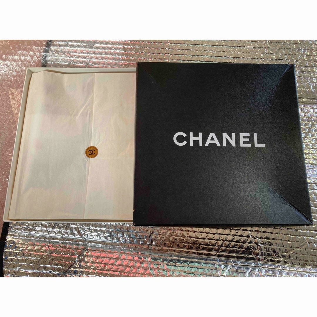 CHANEL(シャネル)のCHANEL スカーフ　大判 ココマーク　ヴィンテージ レディースのファッション小物(バンダナ/スカーフ)の商品写真