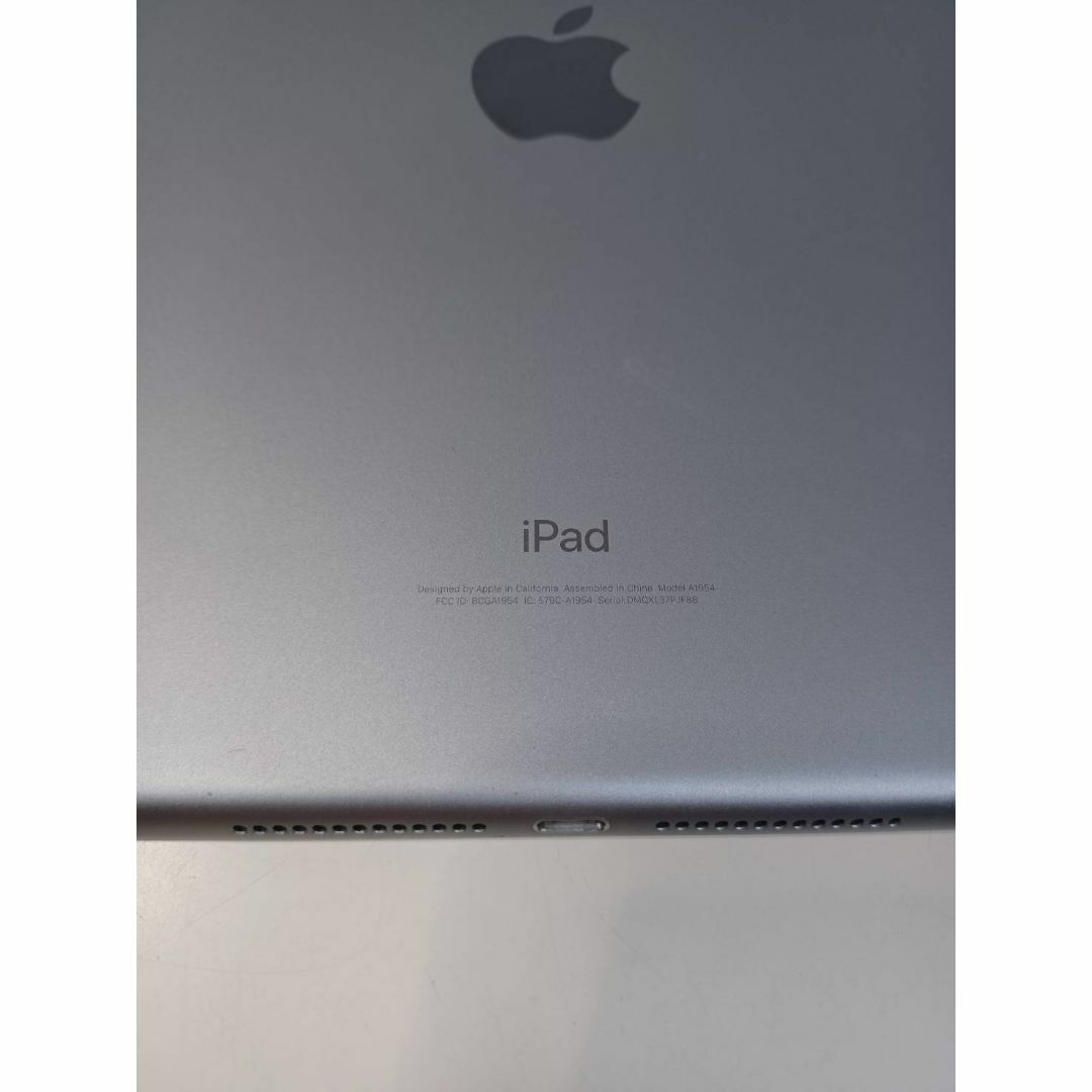 Apple(アップル)の【SIMロック解除済】iPad 第6世代  (A1954)  32GB スマホ/家電/カメラのPC/タブレット(タブレット)の商品写真
