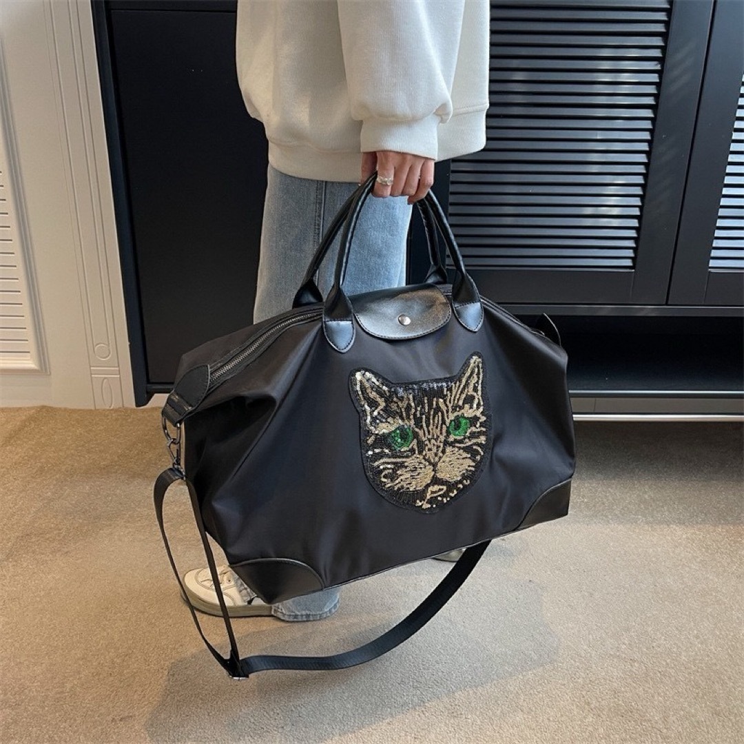 猫ボストン　ショルダーバッグ　スパンコール　大容量　旅行バッグ　 スタイリッシュ レディースのバッグ(ボストンバッグ)の商品写真