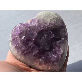 アメジストクラスター　ハート型　原石　虹入(置物)