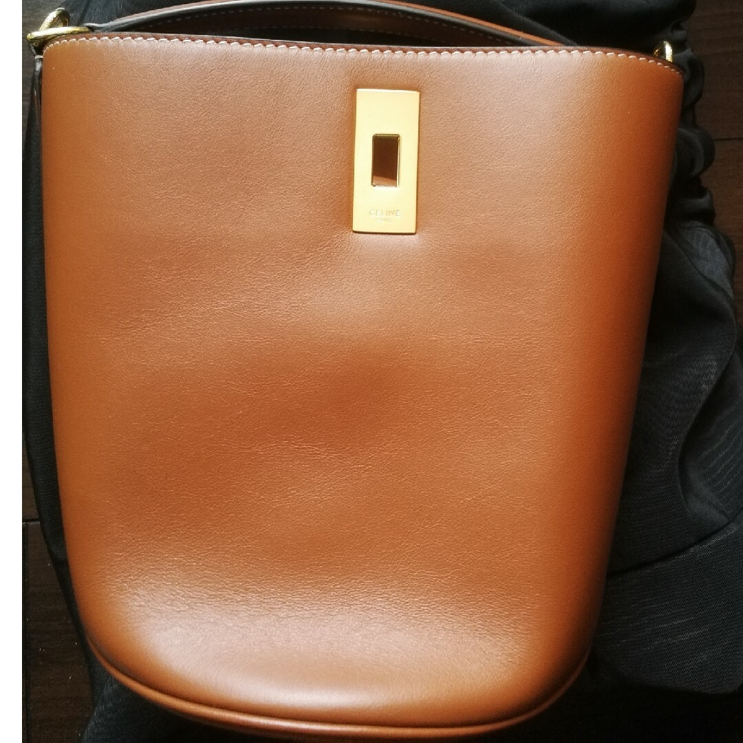 celine(セリーヌ)のCeline セリーヌ　ティーン　バケットセーズ　バッグ レディースのバッグ(ショルダーバッグ)の商品写真