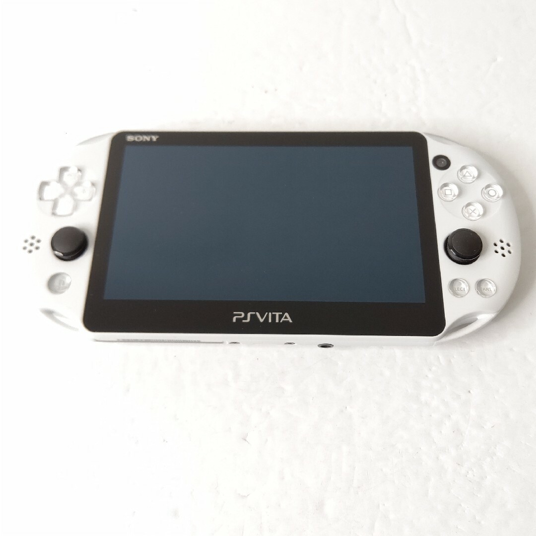 PlayStation Vita(プレイステーションヴィータ)のSONY　PSvita pch2000 グレイシャーホワイト　極美品　ゲーム機 エンタメ/ホビーのゲームソフト/ゲーム機本体(携帯用ゲーム機本体)の商品写真