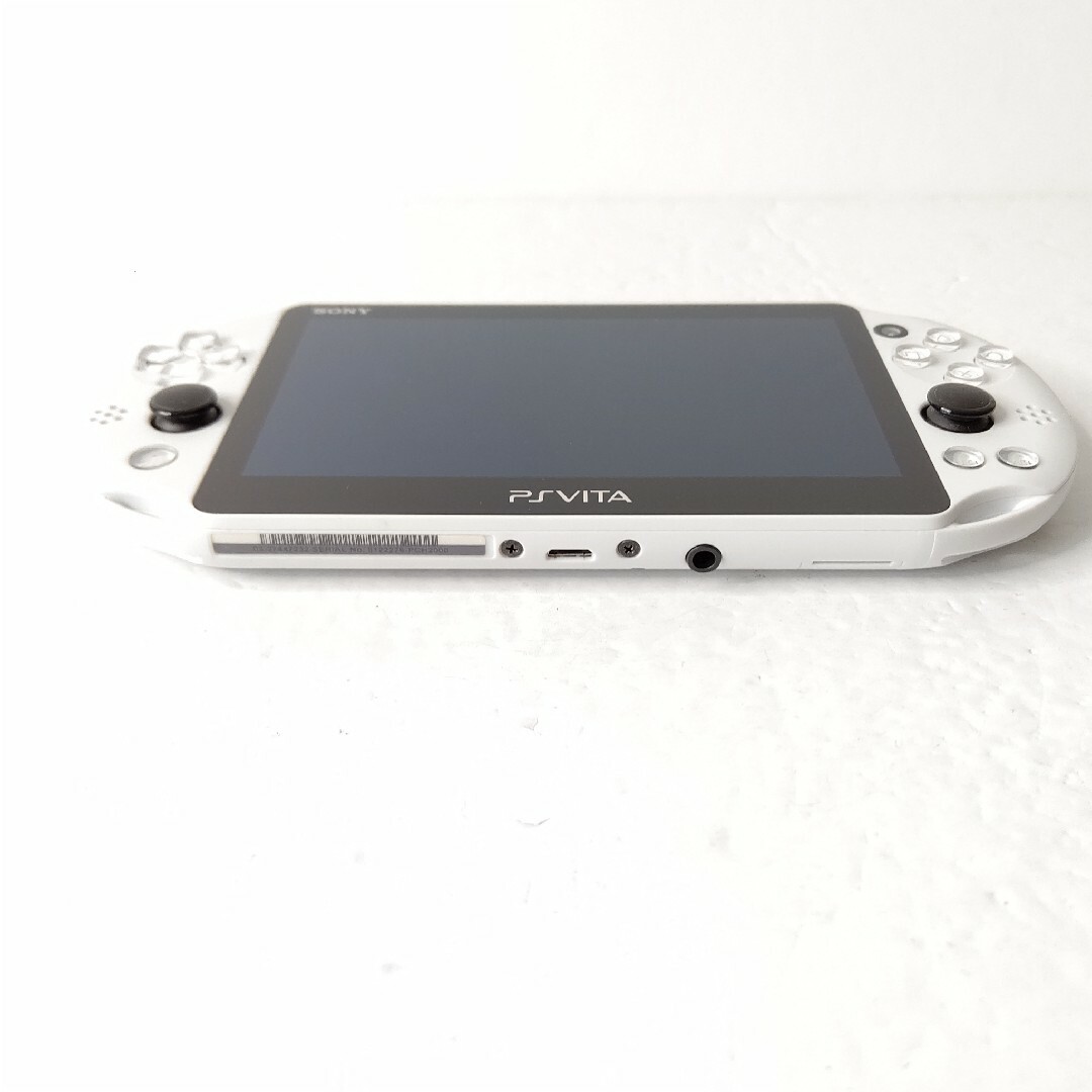 PlayStation Vita(プレイステーションヴィータ)のSONY　PSvita pch2000 グレイシャーホワイト　極美品　ゲーム機 エンタメ/ホビーのゲームソフト/ゲーム機本体(携帯用ゲーム機本体)の商品写真