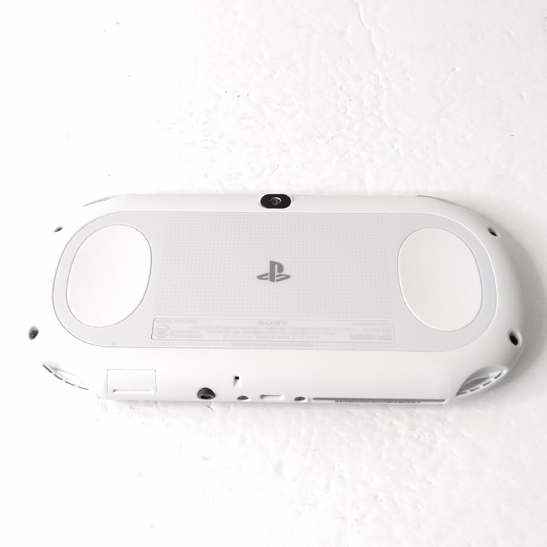 PlayStation Vita(プレイステーションヴィータ)のSONY　PSvita pch2000 グレイシャーホワイト　極美品　ゲーム機 エンタメ/ホビーのゲームソフト/ゲーム機本体(携帯用ゲーム機本体)の商品写真