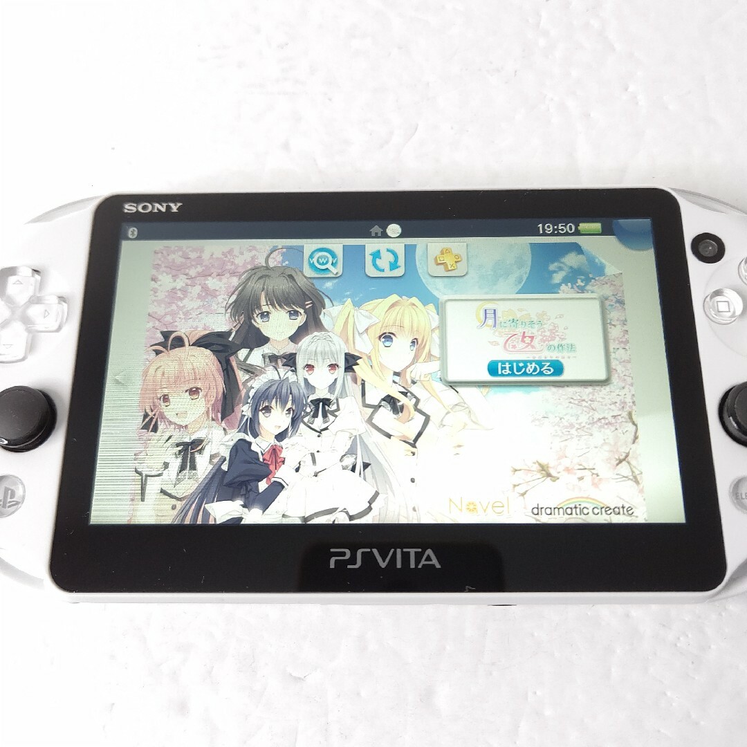 PlayStation Vita(プレイステーションヴィータ)のSONY　PSvita pch2000 グレイシャーホワイト　極美品　ゲーム機 エンタメ/ホビーのゲームソフト/ゲーム機本体(携帯用ゲーム機本体)の商品写真