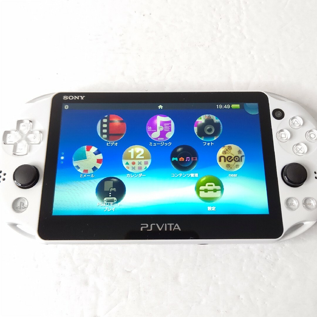 PlayStation Vita(プレイステーションヴィータ)のSONY　PSvita pch2000 グレイシャーホワイト　極美品　ゲーム機 エンタメ/ホビーのゲームソフト/ゲーム機本体(携帯用ゲーム機本体)の商品写真