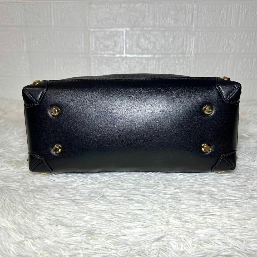Michael Kors(マイケルコース)の保存袋付✨マイケルコース　トートバッグ　ハンドバッグ　シボ革　黒　ロゴプレート レディースのバッグ(ハンドバッグ)の商品写真