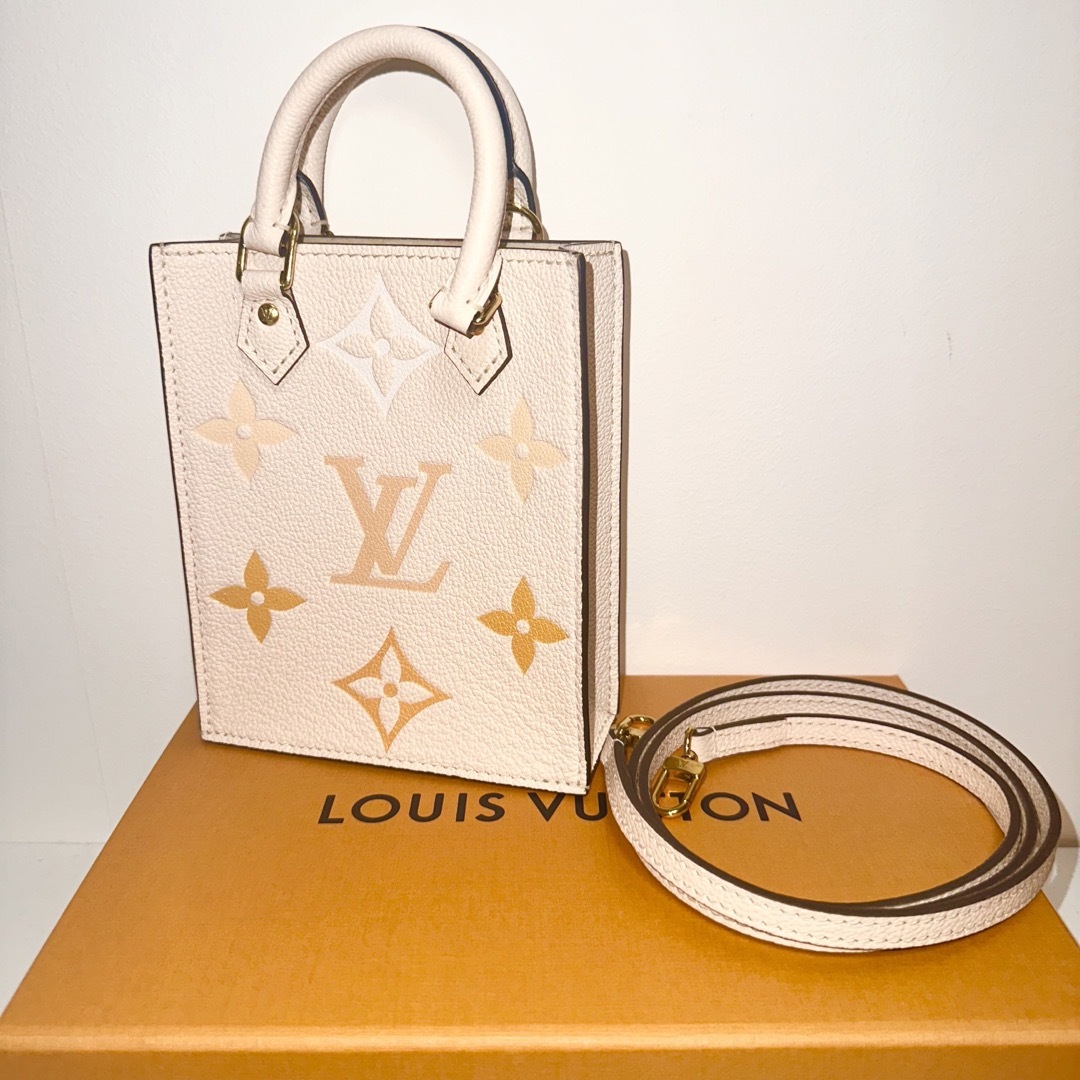 LOUIS VUITTON(ルイヴィトン)の限定コレクションLOUIS VUITTON プティットサックプラ レディースのバッグ(ハンドバッグ)の商品写真