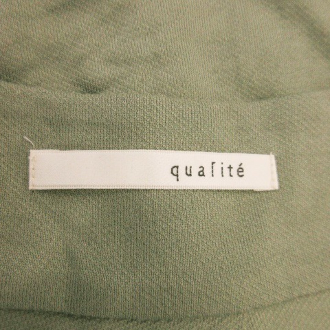 qualite(カリテ)のカリテ カットソー Vネック 半袖 ストレッチ 袖折り返し 38 緑 カーキ レディースのトップス(カットソー(半袖/袖なし))の商品写真