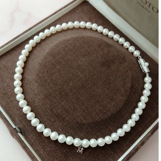 ミキモト(MIKIMOTO)の専用です　ミキモト　パールネックレス　Mチャーム付き(ネックレス)