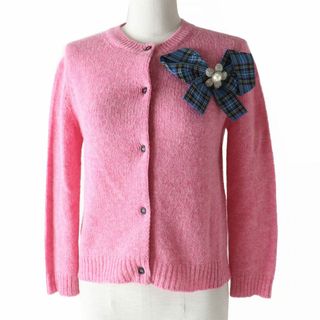 ミュウミュウ(miumiu)の極美品◎正規品 20年 MIUMIU ミュウミュウ リボン・フラワービジュー・Fパール付 バージンウール 長袖 ニットカーディガン ピンク 36 伊製(カーディガン)